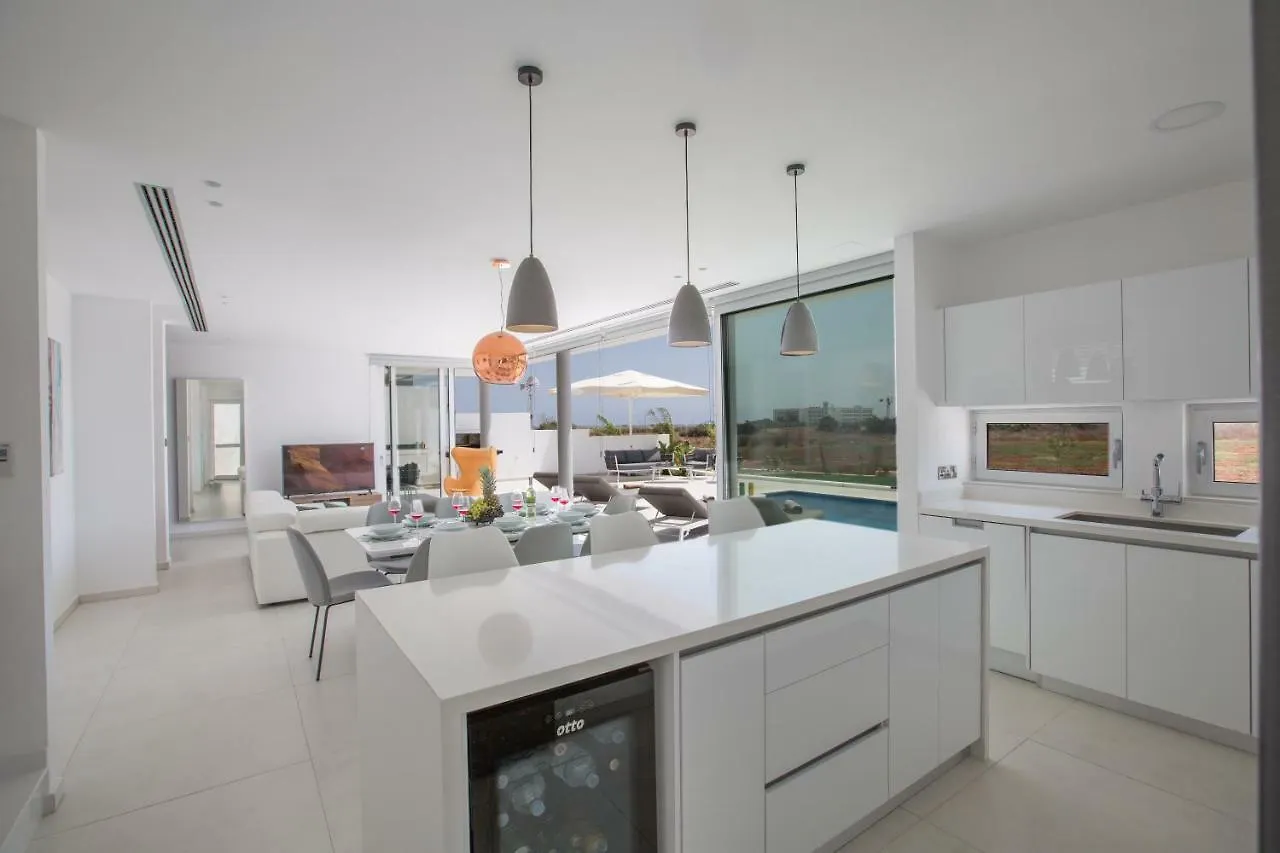 Villa Alana بروتاراس