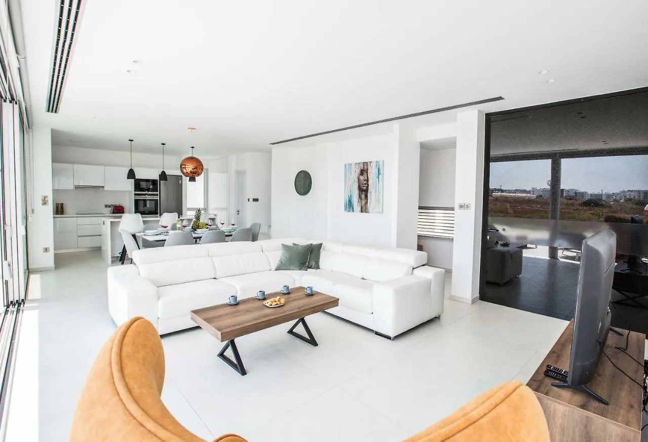 Villa Alana بروتاراس قبرص